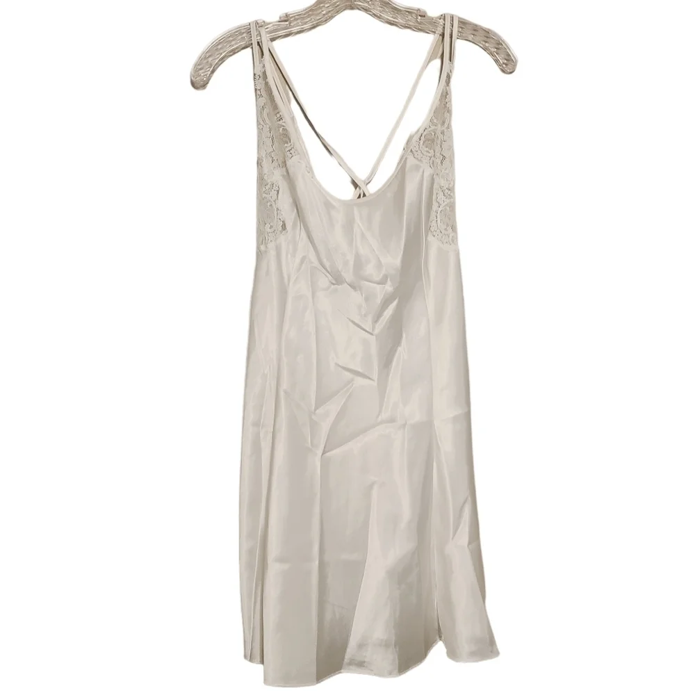 Victoria's Secret | Women's White Strappy Lace Chemise Gown (Size Medium)